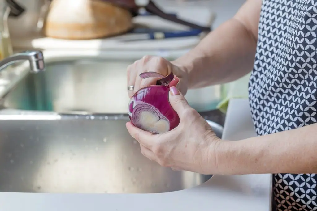 Why Onions Turn Green When Cooking