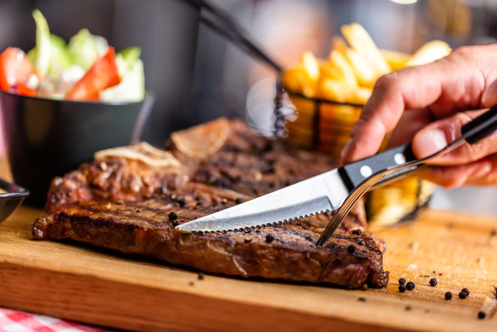 Should Steak Knives Be Serrated?